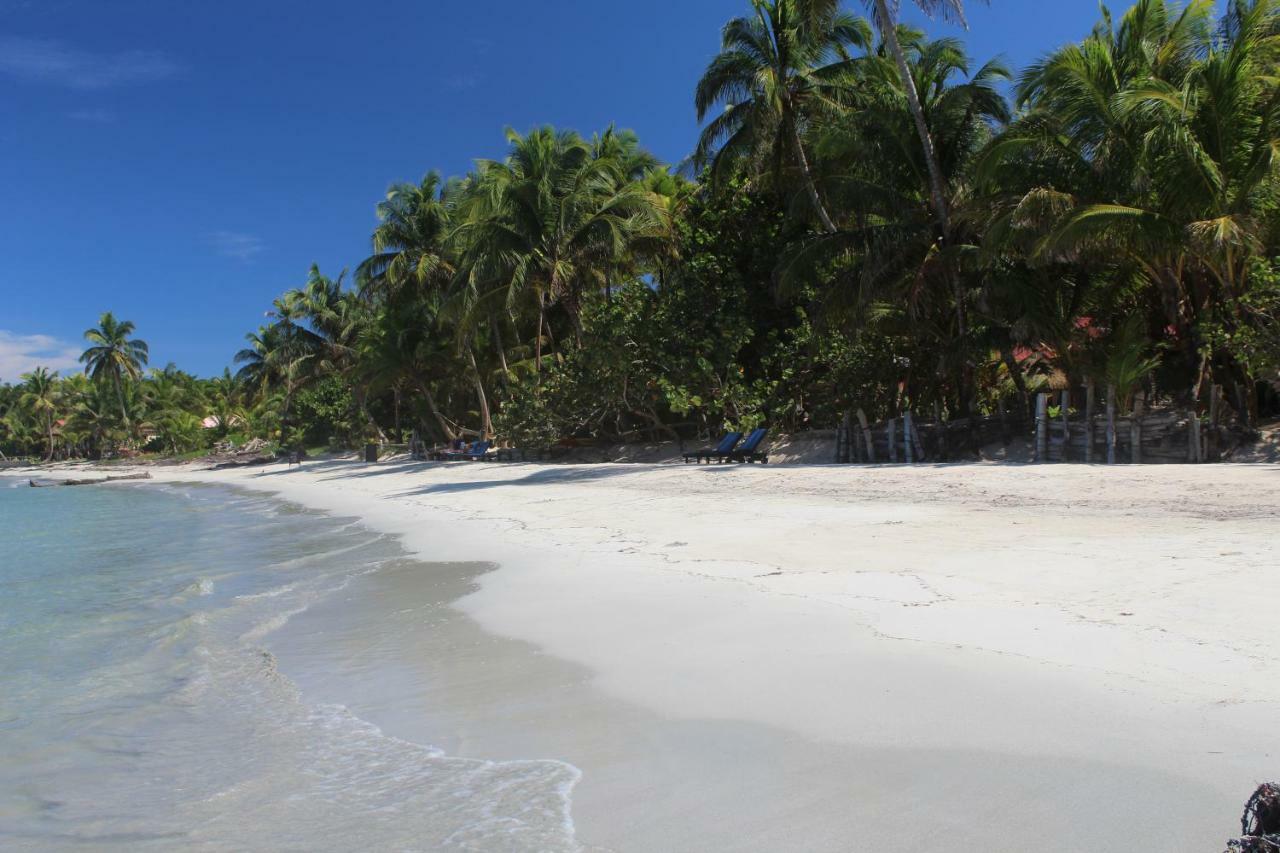 And Petite Île du Maïs